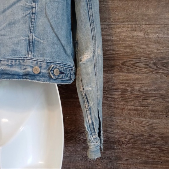 Vintage Levi’s Light Wash Distressed Trucker Jean Jacket Sz M - Picture 8 of 12